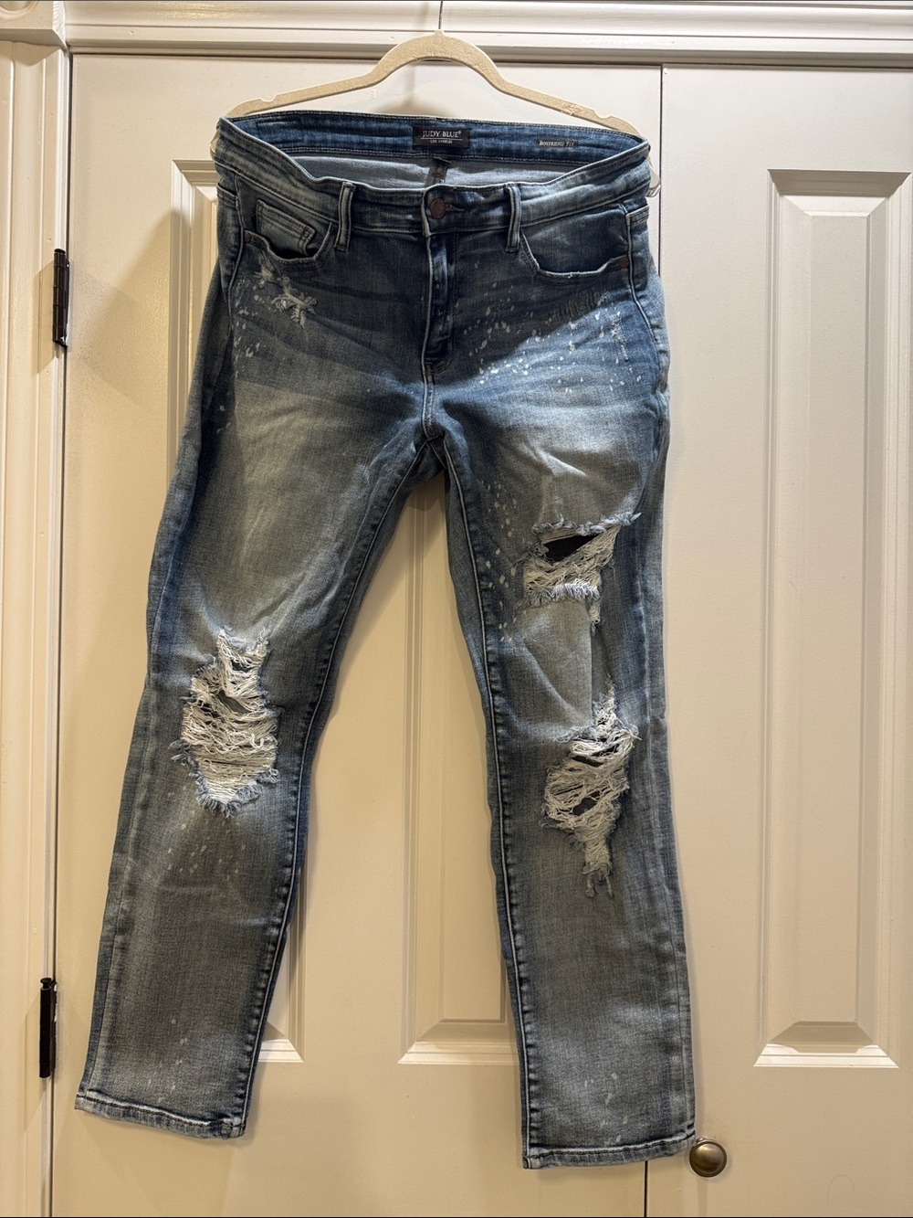 Judy Blue Light-Medium Blue Distressed boyfriend fit